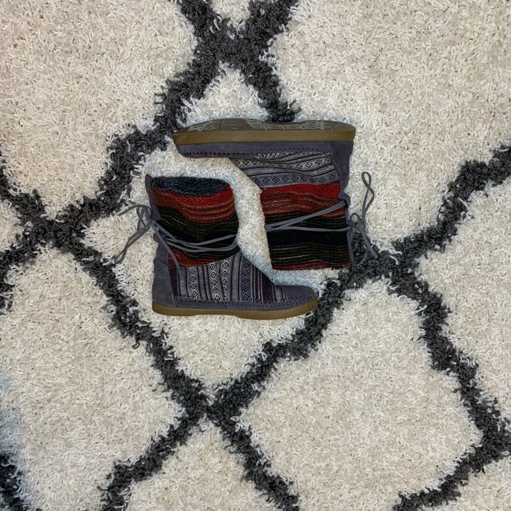 Toms women’s fuzzy booties